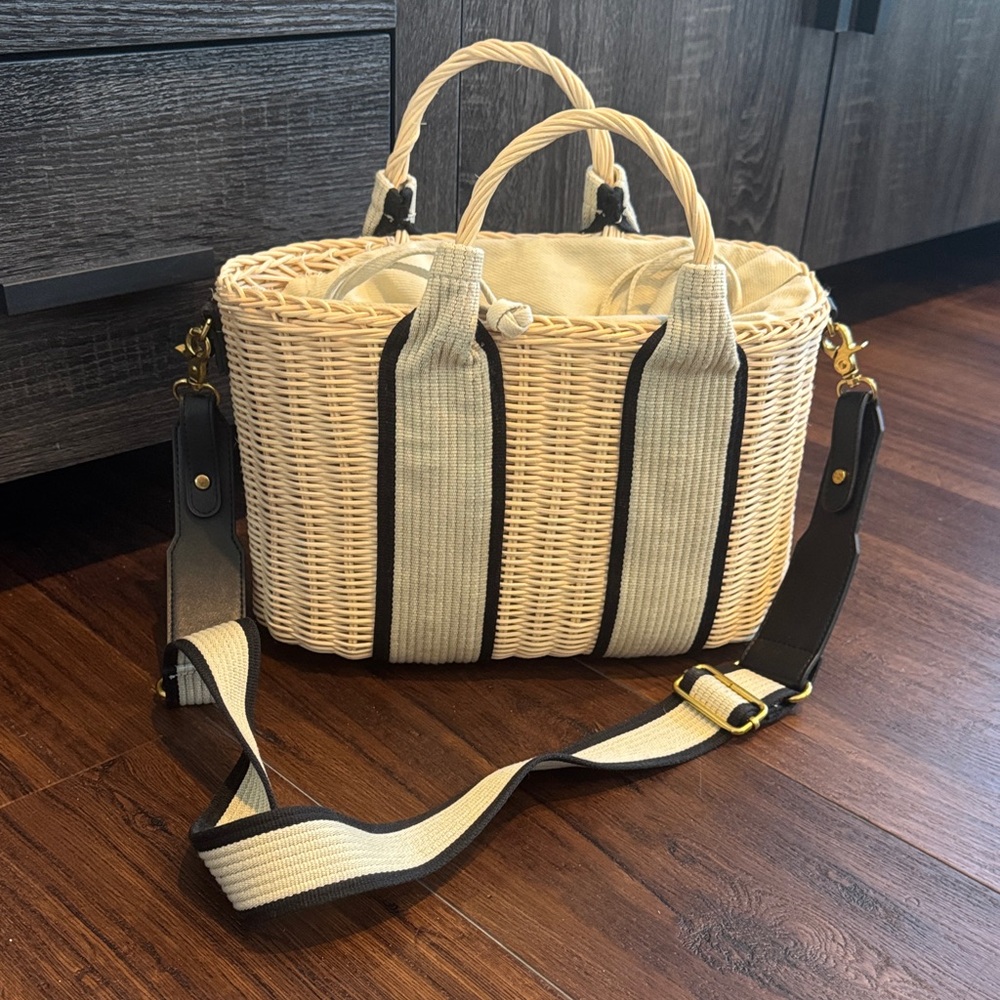 Zara Pre Owned Cream and Black Woven Crossbody Bag with detachable Strap.
